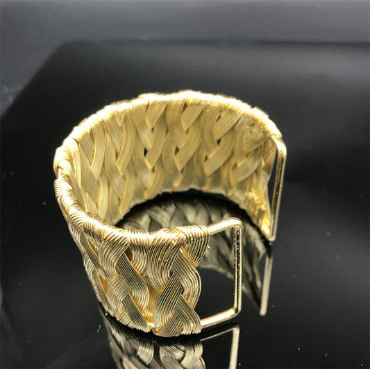 Gold Wave Bracelet   ⭐️