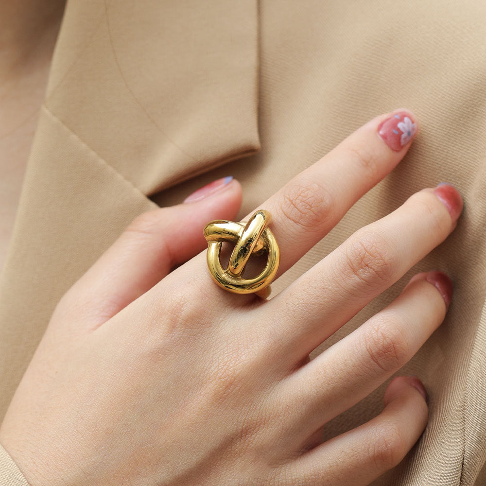Success Knot Ring π