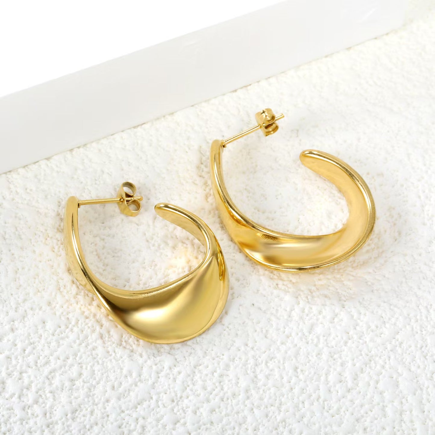 C-Shaped Earrings ⚜️