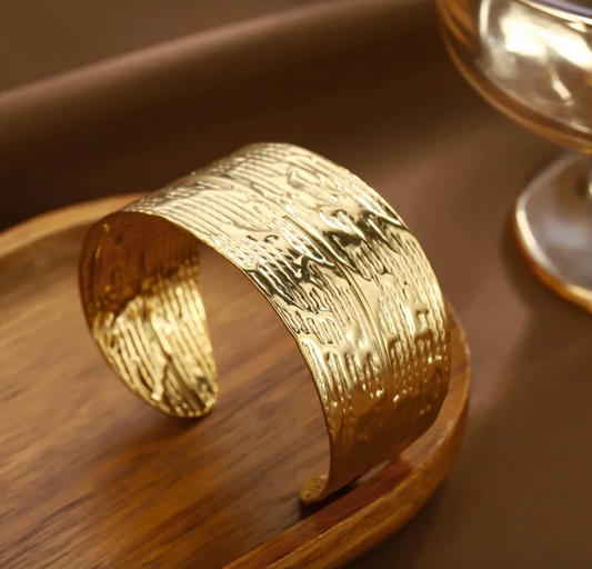 The Engraved Cuff ⭐️