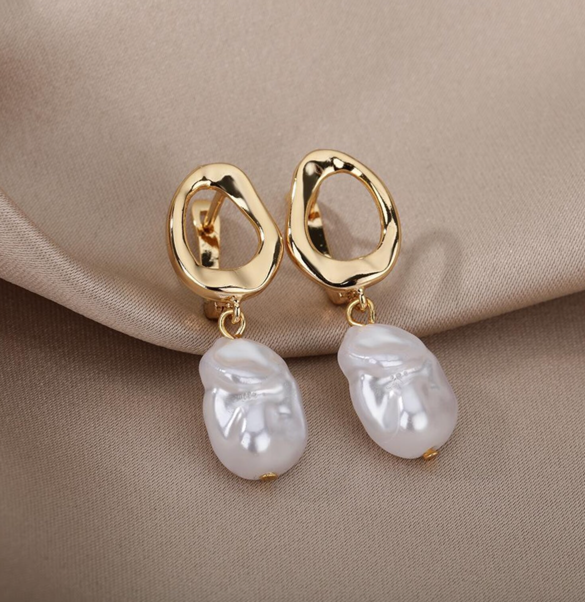 Baroque Pearl Earrings ⚜️