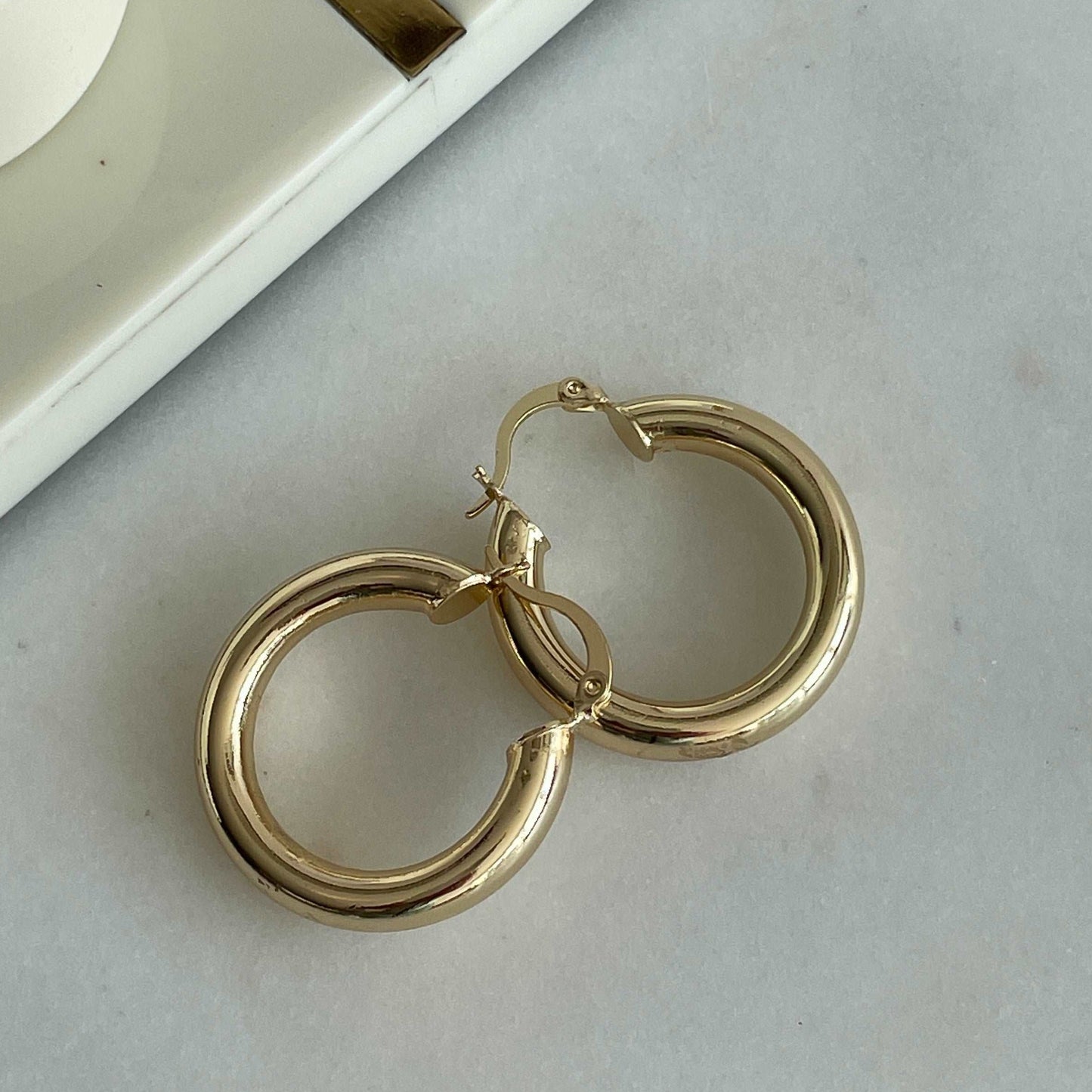 Classic Medium Hoop Earrings ✨