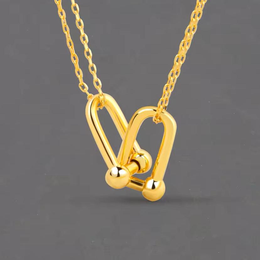 U-Shaped Pendant Intertwined With Chain ⛓️‍💥