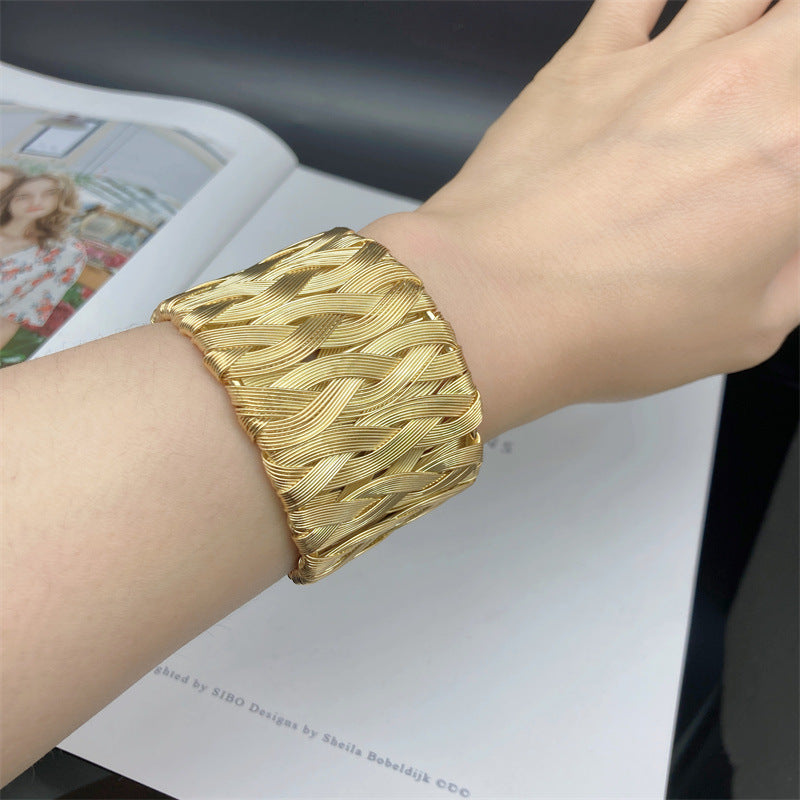 Gold Wave Bracelet   ⭐️