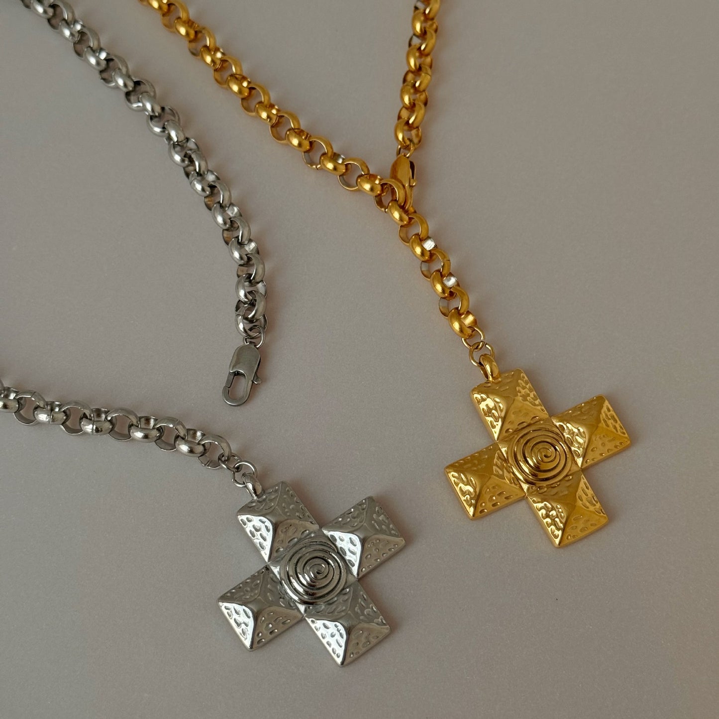 Oversize Cross Pendant Chain Necklace