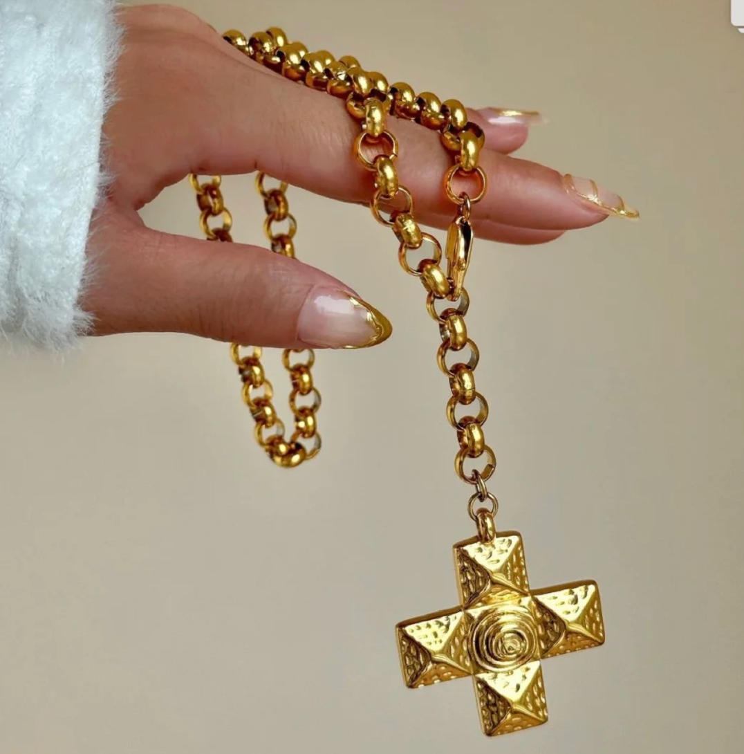 Oversize Cross Pendant Chain Necklace