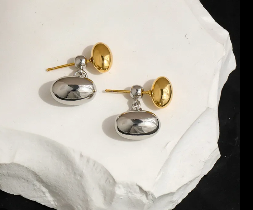 Minimalist Gold Hugs